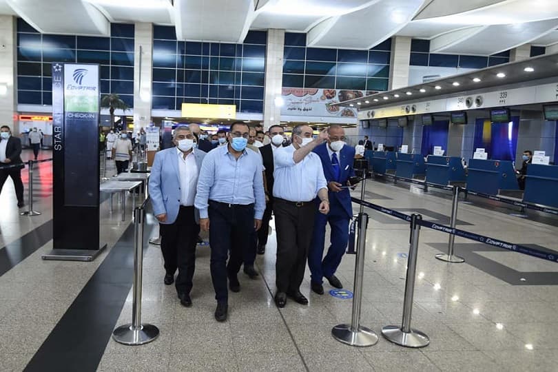 رئيس الوزراء يتفقد مبنى الركاب 2 و3 بمطار القاهرة ويتابع منظومة الكاميرات الحرارية