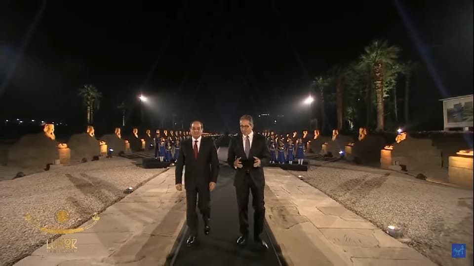 الرئيس السيسي يفتتح طريق الكباش بالأقصر.. ويقوم بجولة في معبد الأقصر (صور)