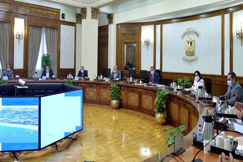 مدبولي يستعرض المخطط العام لمشروع "العلمين ريفييرا" السياحي بطاقة 14 ألف غرفة وشقة فندقية