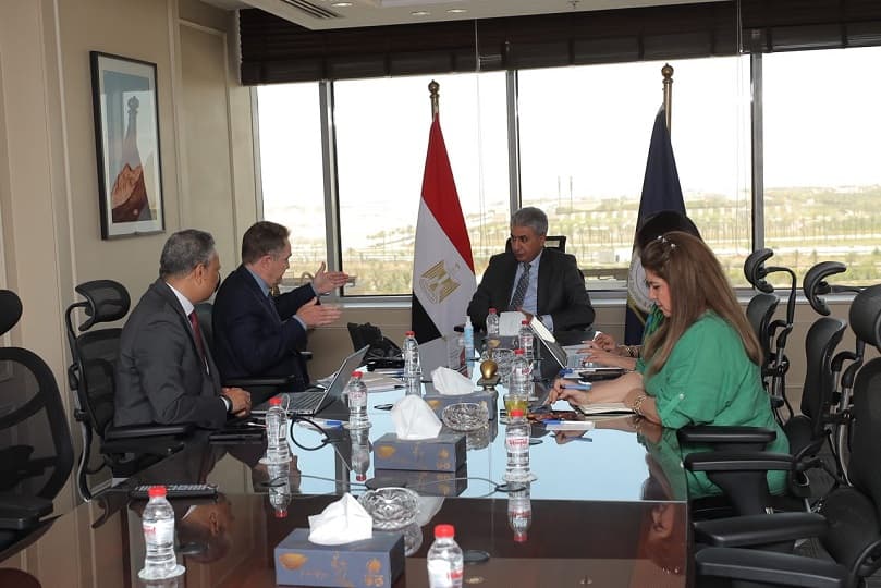 وزير السياحة يبحث مع رئيس شركة "سينيك الدولية" فرص الاستثمار في السياحة النيلية والبحرية بمصر