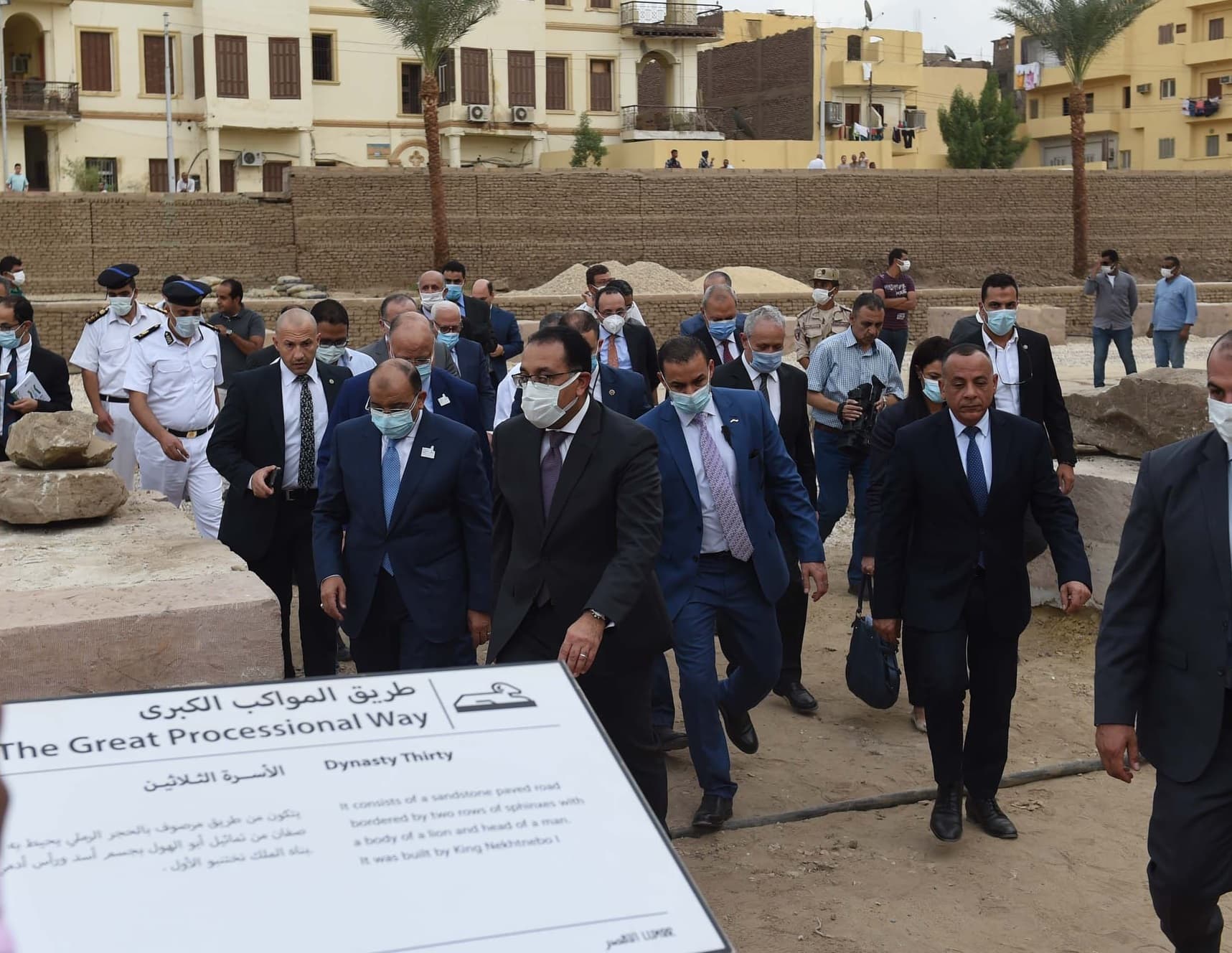 عقب الاحتفال بيوم المدن العالمي بالأقصر.. رئيس الوزراء يتفقد الاكتشافات الأثرية بطريق الكباش