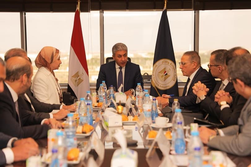 فتحي يناقش مع اتحاد الغرف السياحية والمستثمرين تحديات الاستثمار السياحي