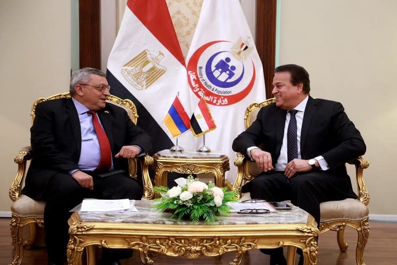 مصر تبحث توفير التأمين الطبي للسائحين من أرمينيا والتعاون في مجال السياحة العلاجية