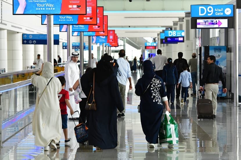الإمارات تسمح لفئات من المواطنين والمقيمين بالسفر إلى وجهات محدودة بدءا من 23 يونيو