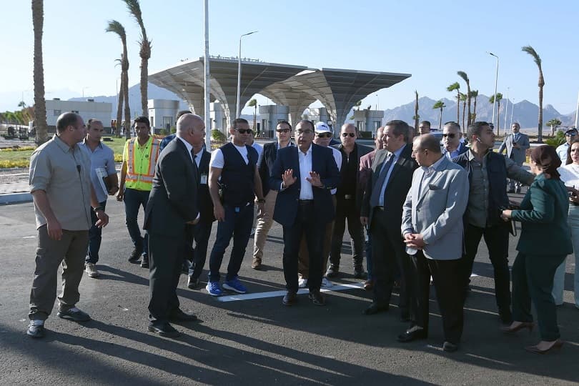 رئيس الوزراء يتفقد مشروعات التطوير بمطار شرم الشيخ الدولي