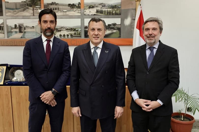 وزير السياحة يبحث مع سفير إيطاليا ومدير الاتحاد الإيطالي للسياحة والسفر زيادة الحركة الوافدة