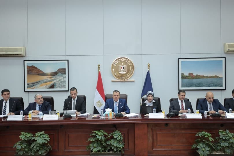 وزير السياحة يوجه بتسهيل إجراءات المنشآت الفندقية والسياحية المتوقفة لعودة التشغيل