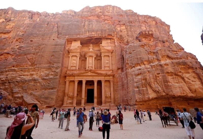 الأردن تستقبل 6.1 مليون زائر خلال 2024 بزيادة 4%.. والإيردات السياحية تسجل 5.1 مليار دينار