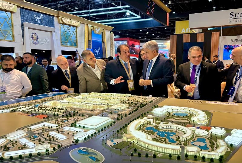 وزير السياحة والآثار يفتتح الجناح المصري في معرض ATM 2025 بدبي.. ويلتقي بالعارضين المصريين