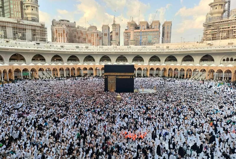 أزمة بين شركات السياحة المصرية وخطوط الطيران بعد تحديد السعودية "كوتة" لتأشيرات العمرة
