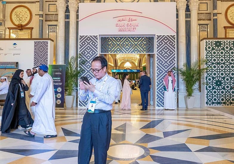 السعودية: اتفاقية مع "هيبوبي" الصينية بقيمة 266 مليون دولار لتطوير تطبيقات السياحة
