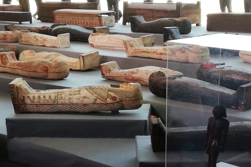 أكبر كشف أثري في سقارة بداخله 100 تابوت و40 تمثالا من العصر البطلمي يبوح بأسراره اليوم
