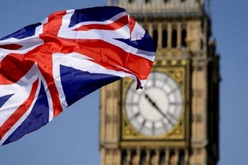 بريطانيا تخفض الضرائب على الوقود والطيران قبل انطلاق قمة المناخ