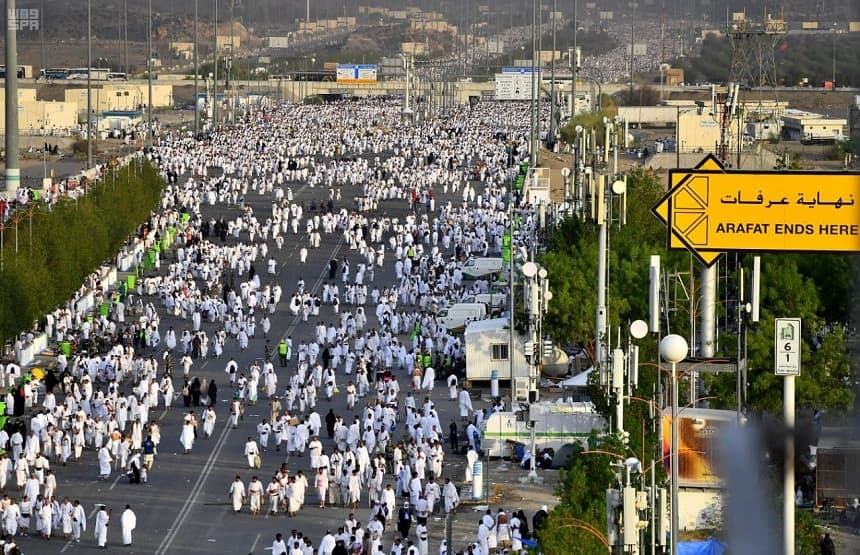 السعودية تلزم راغبي المشاركة في أعمال موسم الحج 2021 بأخذ لقاح كورونا
