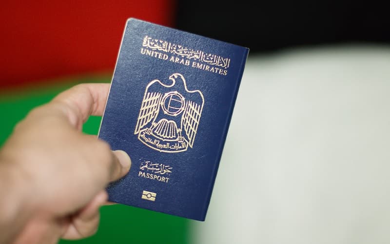 الإمارات تبدأ إصدار جواز سفر بصلاحية 10 سنوات لمن أعمارهم 21 عاما فأكثر اعتبارا من اليوم