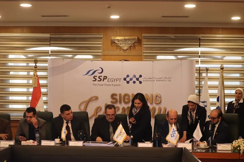 "المصرية للمطارات" تتعاقد مع "SSP" العالمية على إدارة مطاعم وكافيتريات مبنى (1) بمطار الغردقة