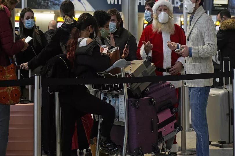 بريطانيا تحذف 11 دولة من قائمة السفر الحمراء الخاصة بكورونا.. على رأسها جنوب إفريقيا