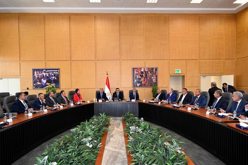 وزراء السياحة والإسكان والاستثمار يناقشون مع المستثمرين السياحيين مشكلاتهم ومقترحاتهم للتنمية
