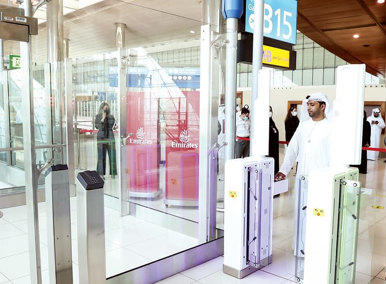 مطار دبي الدولي: 330 ألف مسافر استخدموا "الممر الذكي" منذ تشغيله