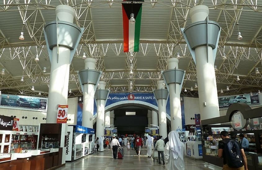 طائرة مسيرة تستهدف مبنى الركاب T1 بمطار الكويت وإصابات طفيفة