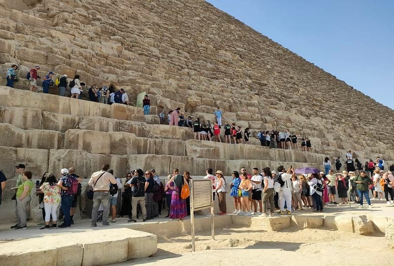 الأهرامات تستقبل 5 آلاف زائر أجنبي ومصري في يوم واحد.. بينهم 3000 سائح (صور)