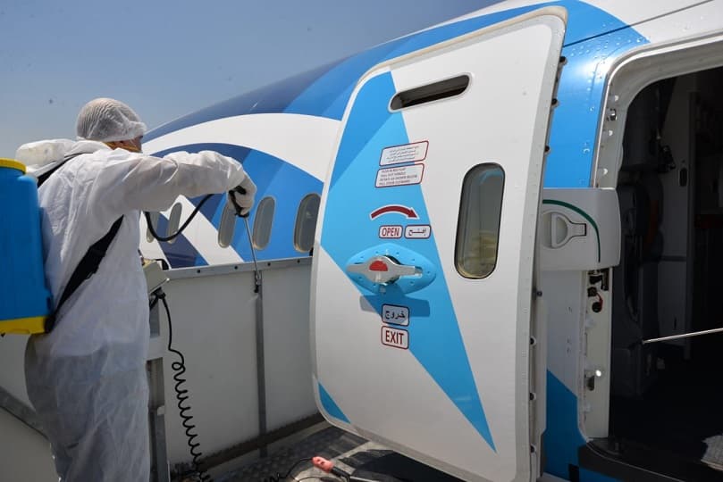 الطيران: تكثيف الإجراءات الاحترازية والتعقيم بالمطارات لمواجهة كورونا ومتحور أميكرون