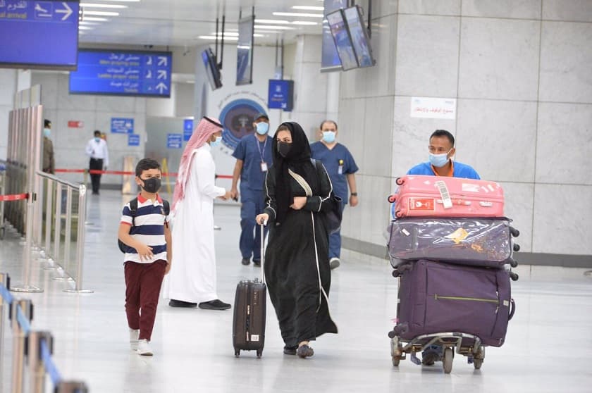السعودية تبدأ تطبيق الحجر المنزلي على القادمين من خارج المملكة