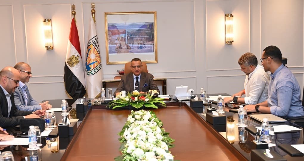 مشروع "جرين شرم الشيخ".. جاري تركيب الطاقة الشمسية في 12 فندقا وتشغيل حافلات كهربائية جديدة