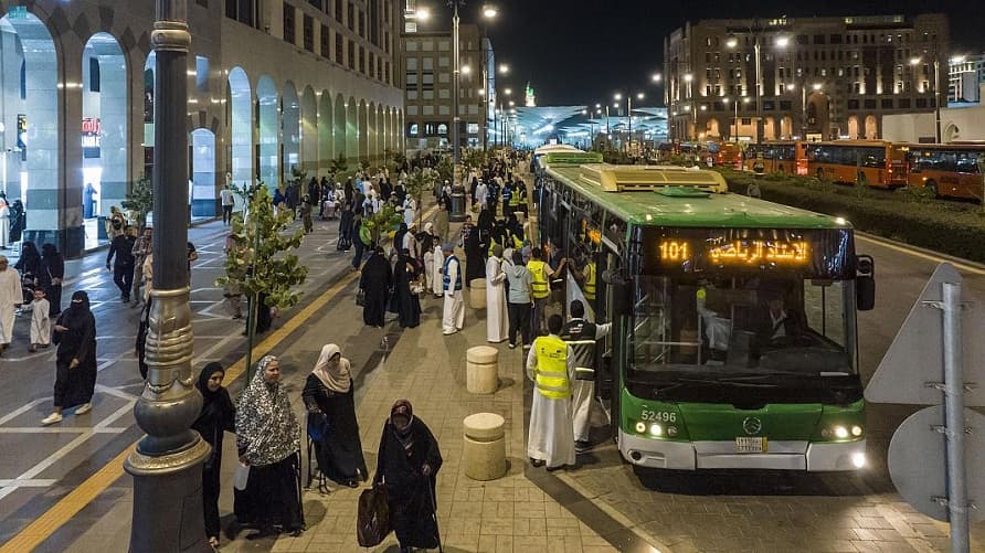 السعودية: 1.26 مليون مستفيد من خدمات حافلات المدينة المنورة بالمسجد النبوي حتى 27 رمضان