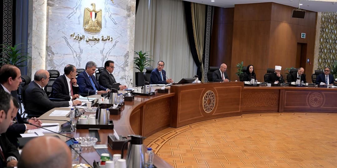 رئيس الوزراء يترأس اجتماع اللجنة العليا للحج لمتابعة الاستعدادات المبكرة لموسم الحج 1446هـ