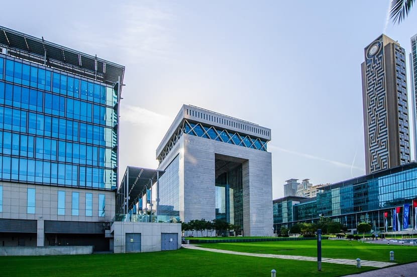 مركز دبي المالي يعلن عودة العمل وفتح جميع المنافذ التجارية