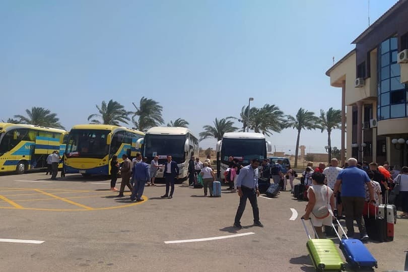 مطار مرسى مطروح يستقبل 3120 سائحا خلال شهر يونيو الماضي.. والصدارة للإيطاليين
