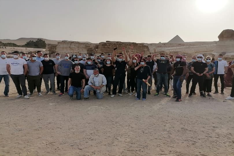 طاقم حاملة المروحيات ميسترال الفرنسية يزور الأهرامات وسقارة والمتحف المصري
