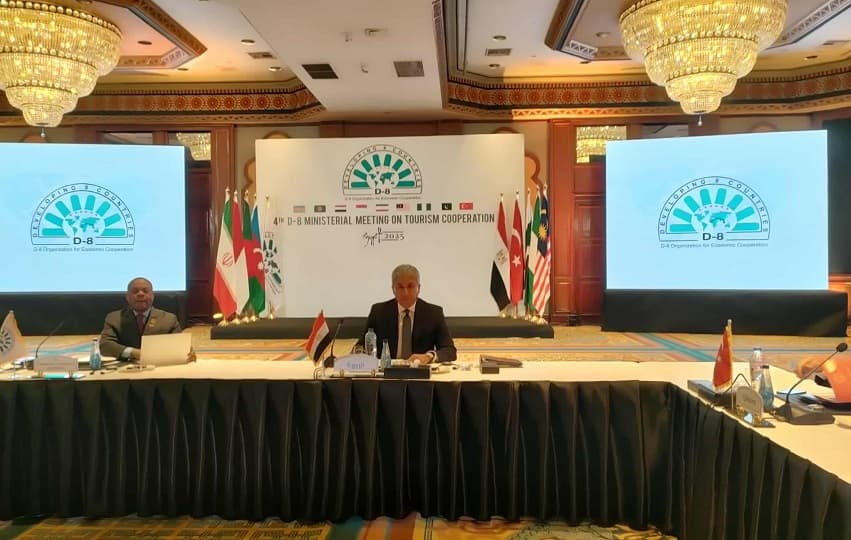وزير السياحة والآثار: اختيار أنطاليا بتركيا مدينة السياحة لمجموعة الدول الثمانية النامية لعام 2025