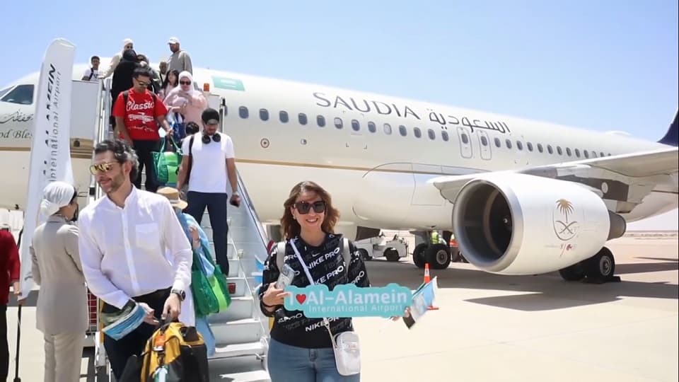 مطار العلمين الدولي يستقبل أولى رحلات الخطوط السعودية من الرياض وعلى متنها 78 راكبا
