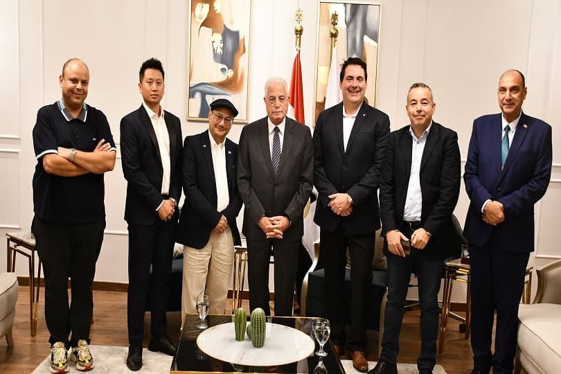 محافظ جنوب سيناء يبحث إقامة مهرجان غنائي عالمي بشرم الشيخ لتنشيط السياحة.. تفاصيل