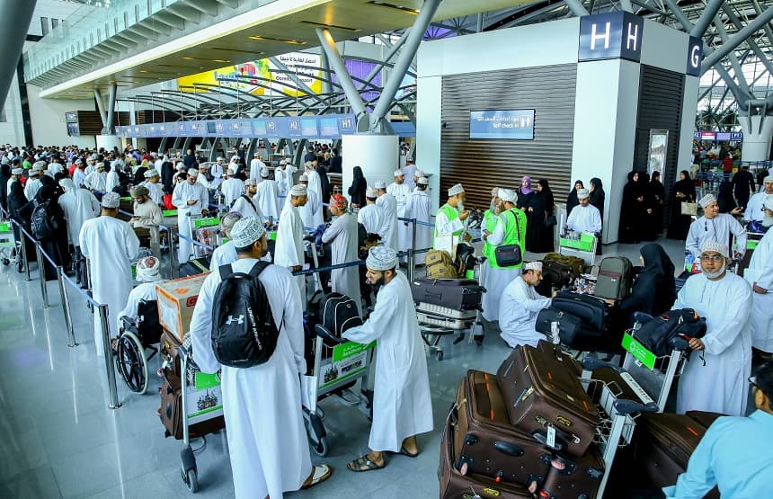 سلطنة عمان تطرح مناقصة عالمية لتوريد حلول إجراء فحص PCR في مطاراتها