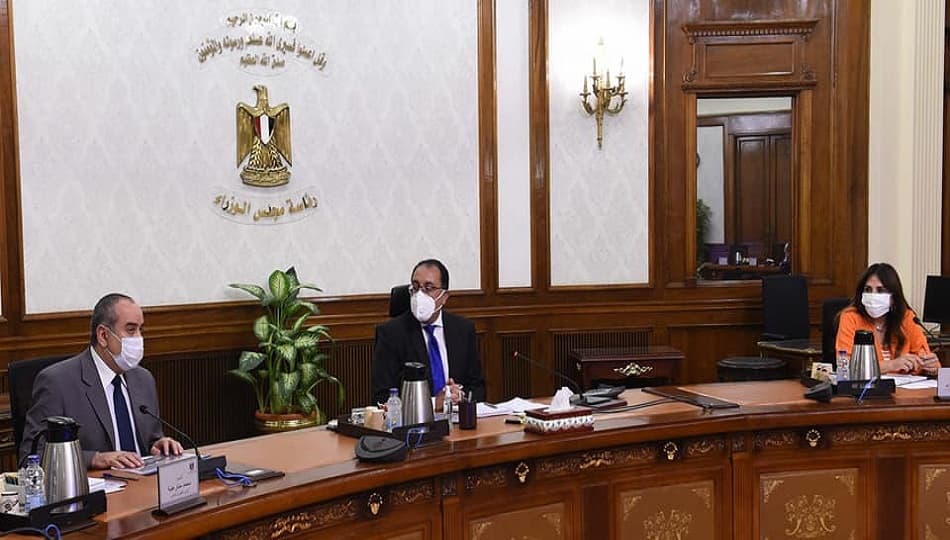 رئيس الوزراء يستعرض مستجدات إعادة هيكلة قطاع الطيران المدني وشركة مصر للطيران