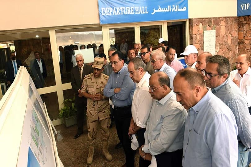 رئيس الوزراء يوجه بمضاعفة الطاقة الاستيعابية بمطار سانت كاترين إلى 600 راكب في الساعة