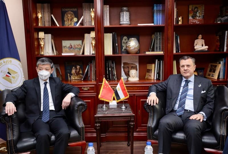 وزير السياحة يبحث مع السفير الصيني تنفيذ برامج ترويجية لمصر عبر التليفزيون والسوشيال ميديا