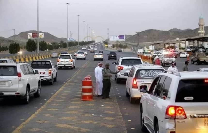 السعودية تحدد إجراءات دخول مكة بموسم الحج 1446هـ-2025م.. منع جميع التأشيرات بدءا من 29 إبريل