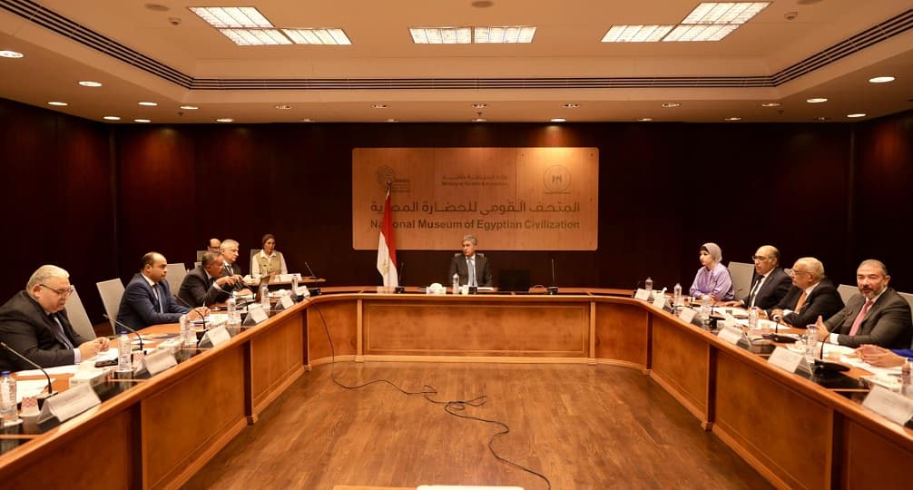 وزير السياحة والآثار يناقش آليات تعزيز الترويج للمتحف القومي للحضارة المصرية