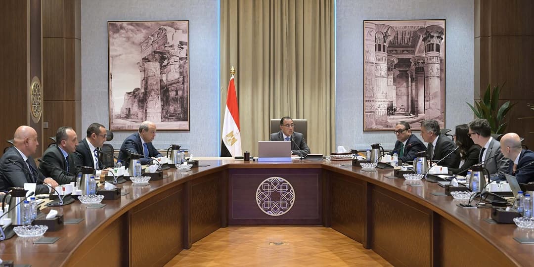 رئيس الوزراء يستعرض مع تحالف (حسن علام- مجموعة مطارات باريس) مقترح إدارة المطارات المصرية