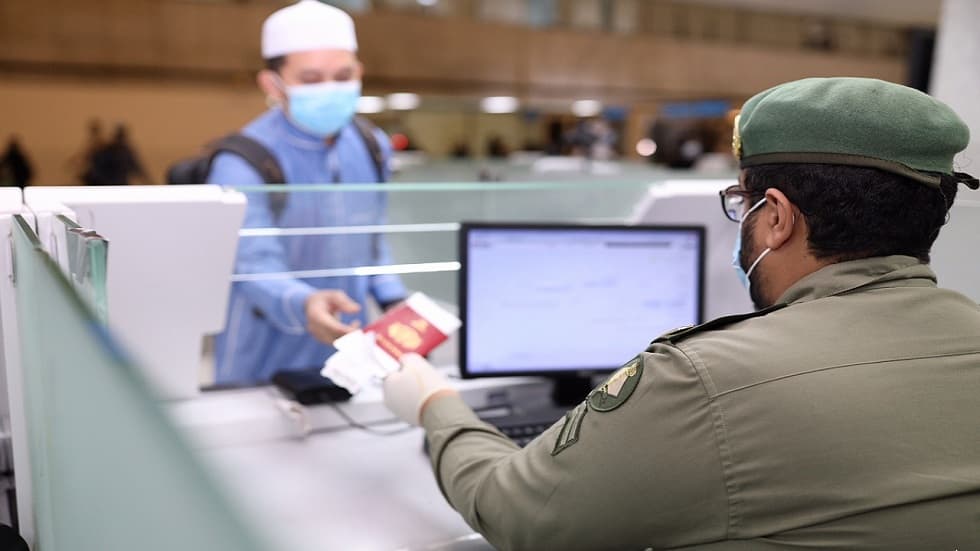 السعودية تعلن تمديد صلاحية الإقامة المنتهية للوافدين المتواجدين خارج وداخل المملكة..تفاصيل