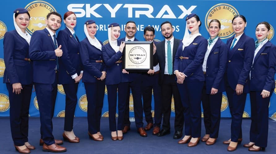 الخطوط السعودية تفوز بجائزة أفضل طاقم خدمة بالشرق الأوسط خلال 2025 من سكاي تراكس