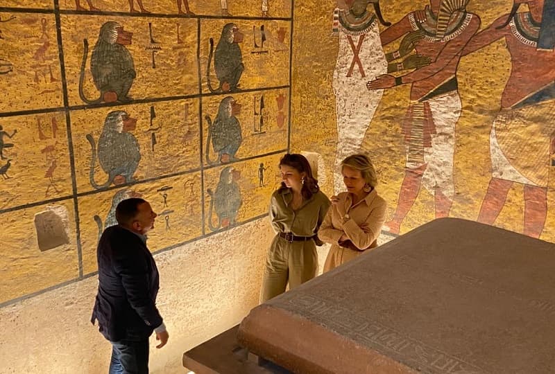 ملكة بلجيكا في زيارة للمعالم الأثرية بالأقصر.. المدينة الذهبية ومقبرة توت عنخ آمون (صور)