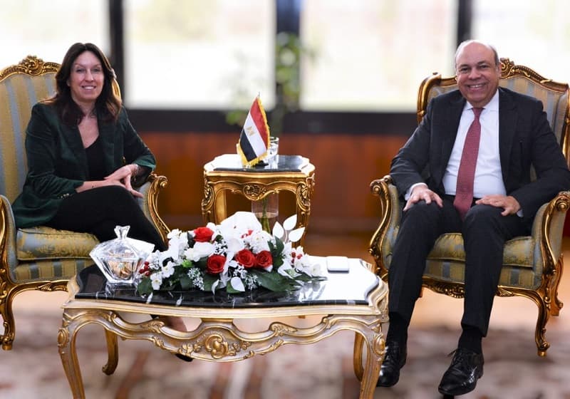 وزير الطيران يبحث مع شركة "مطارات أبوظبي" التعاون في تطوير المطارات المصرية