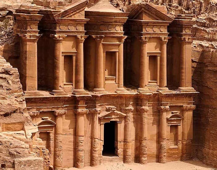 الأردن: 2.4 مليار دولار عائدات السياحة وتوافد 2.1 مليون سائح حتى نوفمبر 2021