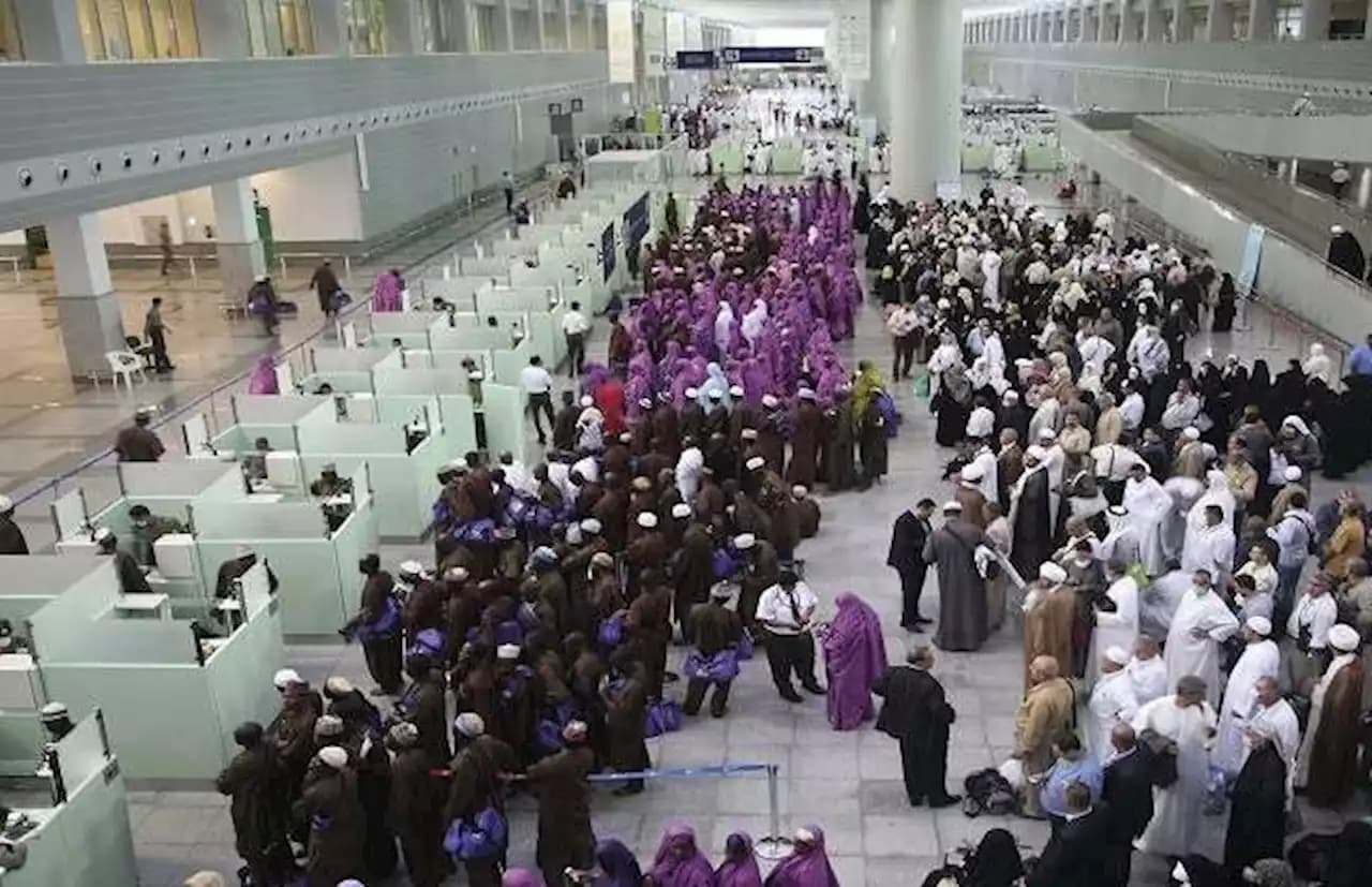 السعودية تعلق السفر من وإلى 9 دول للتصدي لكورونا.. بينها مصر والإمارات والبحرين