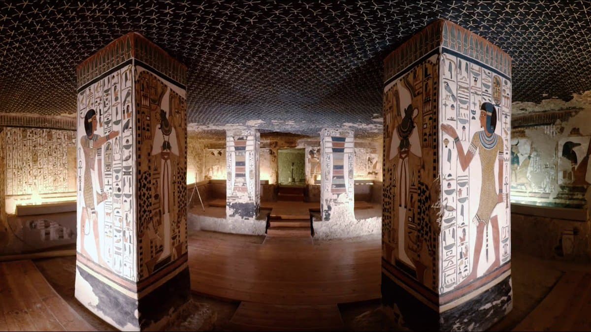 "السياحة" تهدي زيارة مجانية لمقبرة نفرتاري لركاب أول رحلة بين شرم الشيخ والأقصر
